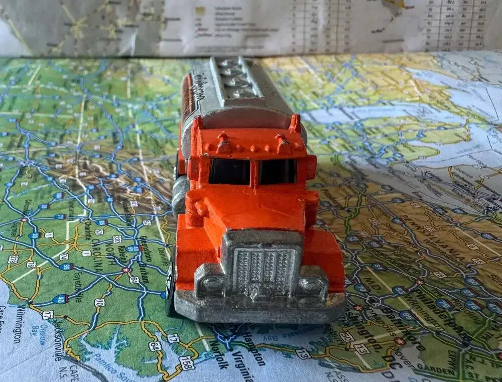 VINTAGE 1979 Hot Wheels Peterbilt California Construction Company Tanker Truck